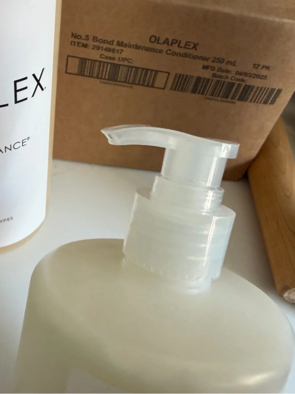 Olaplex No.4 Bond Maintenance Shampoo & No.5 Conditioner - White - Picture 3 of 6